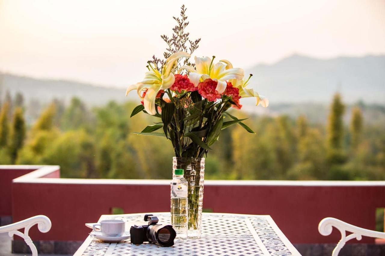 Leaves Valley Resort Nong Ya Plong Екстер'єр фото